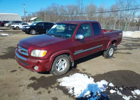 2004 Toyota Tundra Sr5 V8 z USA, uszkodzony, nr VIN 5TBBT441X4S448607